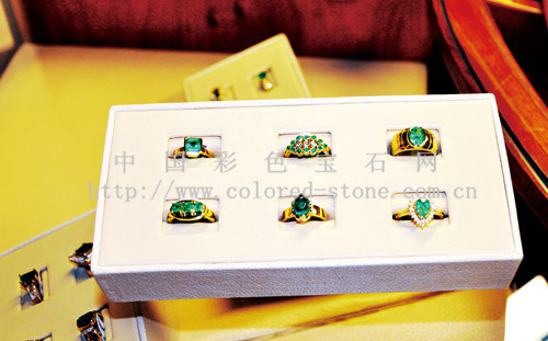 戒指 祖母绿 彩色宝石